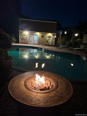 24 Sal Court, Bohemia, NY 11716