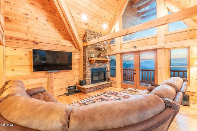 4015 Ravens Den Way, Sevierville, TN 37862