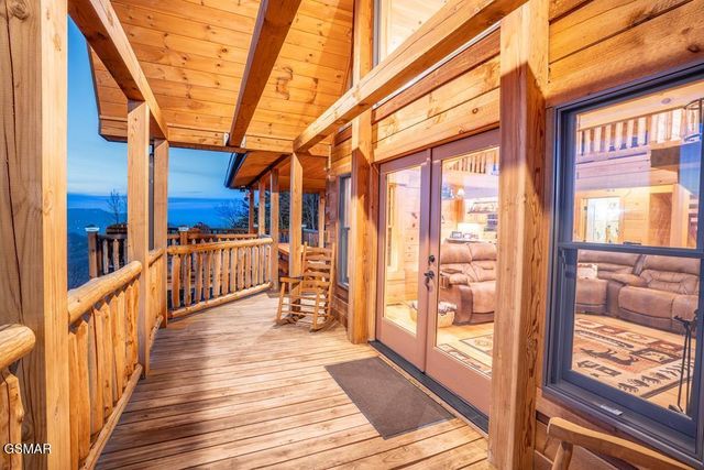 4015 Ravens Den Way, Sevierville, TN 37862