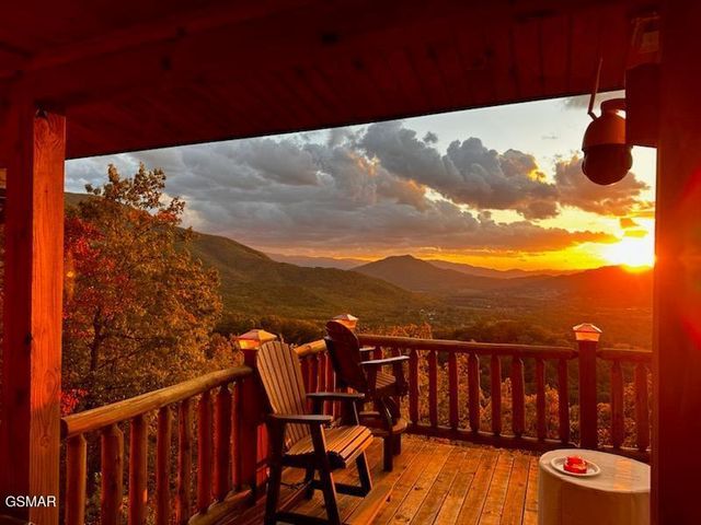 4015 Ravens Den Way, Sevierville, TN 37862