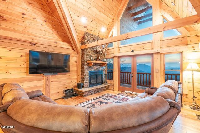 4015 Ravens Den Way, Sevierville, TN 37862