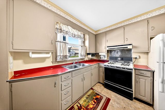 72 Carroll St, New Bedford, MA 02740