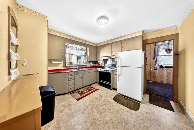 72 Carroll St, New Bedford, MA 02740