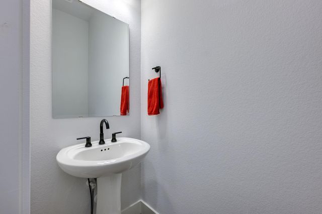 223 Trailing Lantana LN, San Marcos, TX 78666