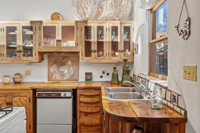 481 Camino Don Miguel, Santa Fe, NM 87505