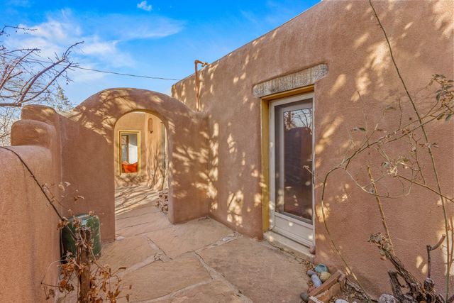 481 Camino Don Miguel, Santa Fe, NM 87505