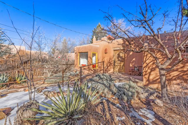 481 Camino Don Miguel, Santa Fe, NM 87505