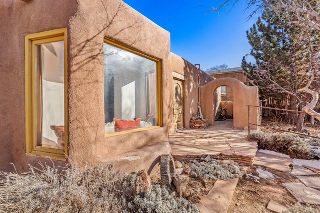 481 Camino Don Miguel, Santa Fe, NM 87505