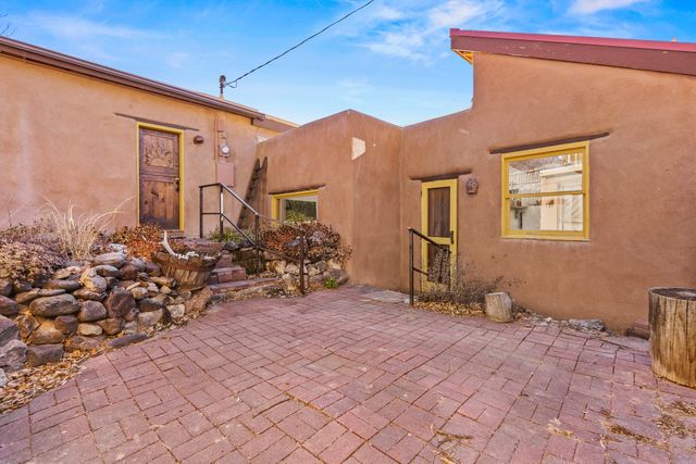 481 Camino Don Miguel, Santa Fe, NM 87505