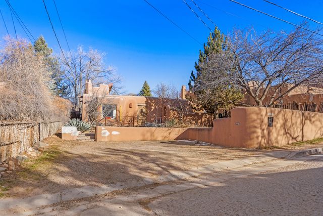 481 Camino Don Miguel, Santa Fe, NM 87505