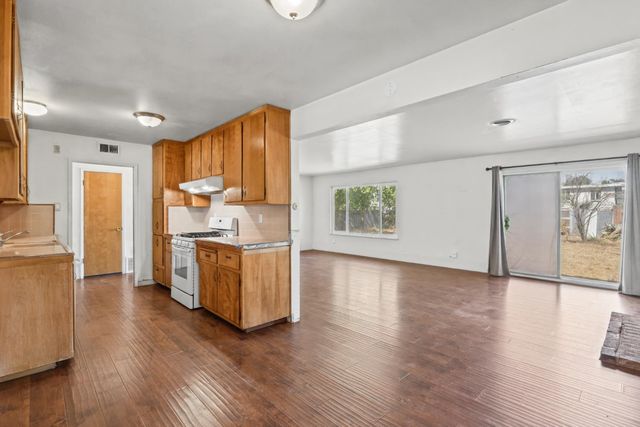 2221 Rainbow Avenue, Sacramento, CA 95821