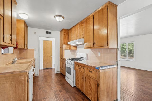 2221 Rainbow Avenue, Sacramento, CA 95821