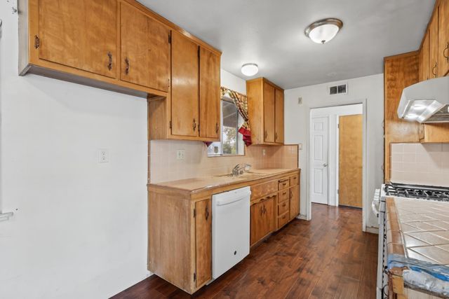 2221 Rainbow Avenue, Sacramento, CA 95821