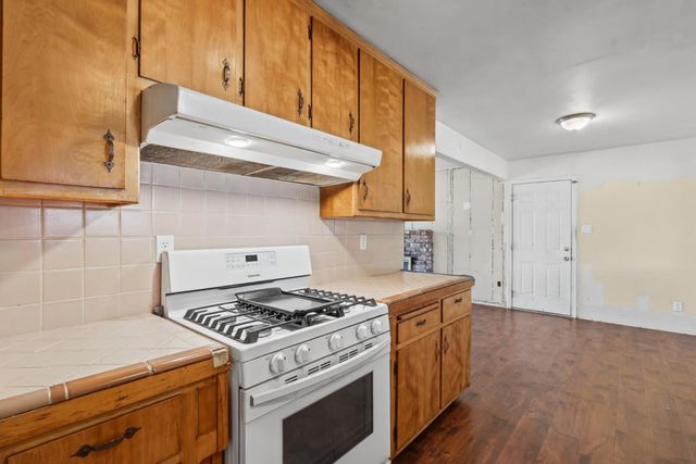 2221 Rainbow Avenue, Sacramento, CA 95821