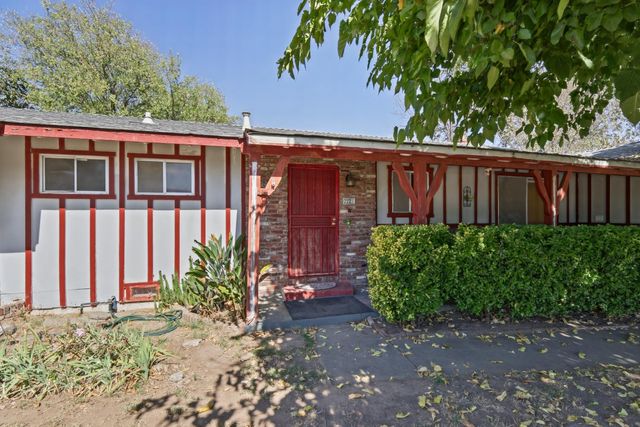 2221 Rainbow Avenue, Sacramento, CA 95821