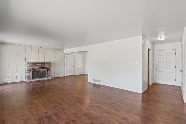 2221 Rainbow Avenue, Sacramento, CA 95821