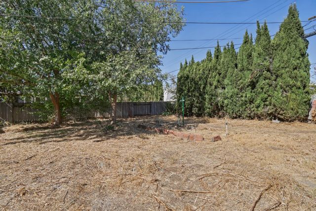 2221 Rainbow Avenue, Sacramento, CA 95821