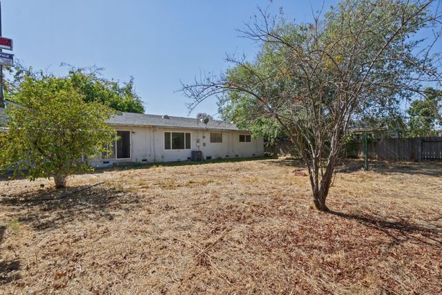 2221 Rainbow Avenue, Sacramento, CA 95821