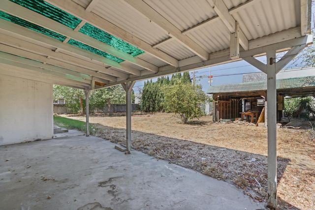 2221 Rainbow Avenue, Sacramento, CA 95821