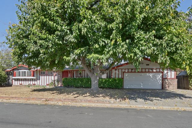 2221 Rainbow Avenue, Sacramento, CA 95821