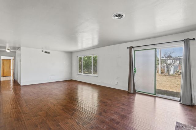 2221 Rainbow Avenue, Sacramento, CA 95821