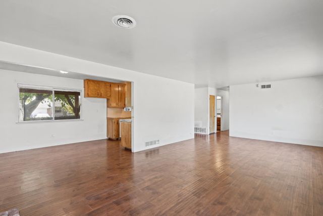 2221 Rainbow Avenue, Sacramento, CA 95821