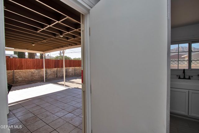 8415 Mount Ranier Drive, El Paso, TX 79904