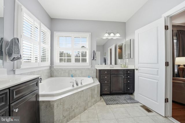 7525 HUNTER WOODS DR, Manassas, VA 20111