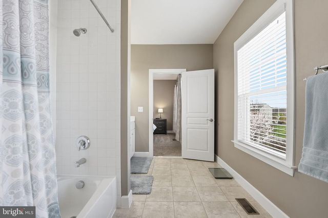 7525 HUNTER WOODS DR, Manassas, VA 20111