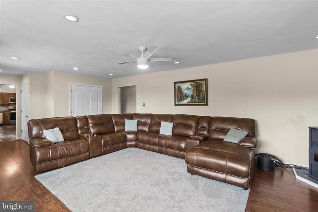 88 SUNSET DR, Hanover, PA 17331