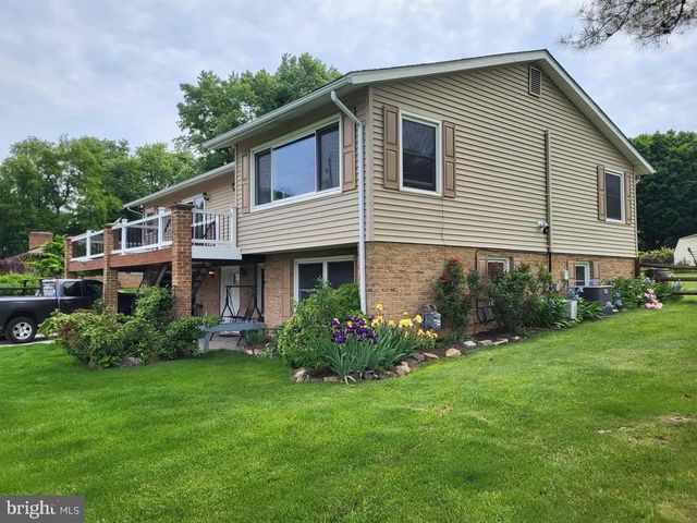 88 SUNSET DR, Hanover, PA 17331