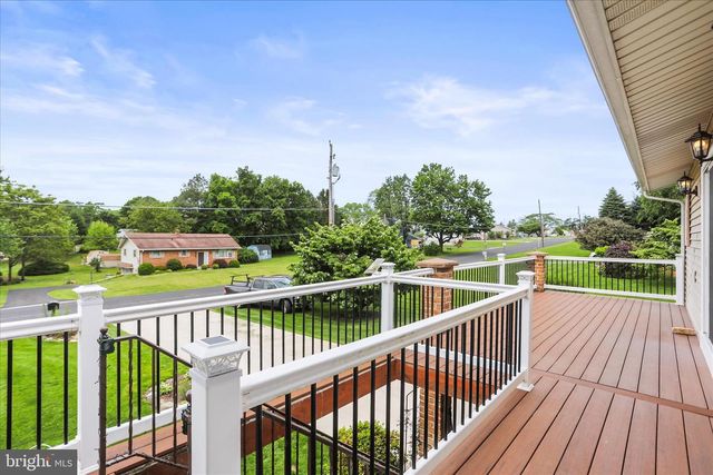 88 SUNSET DR, Hanover, PA 17331