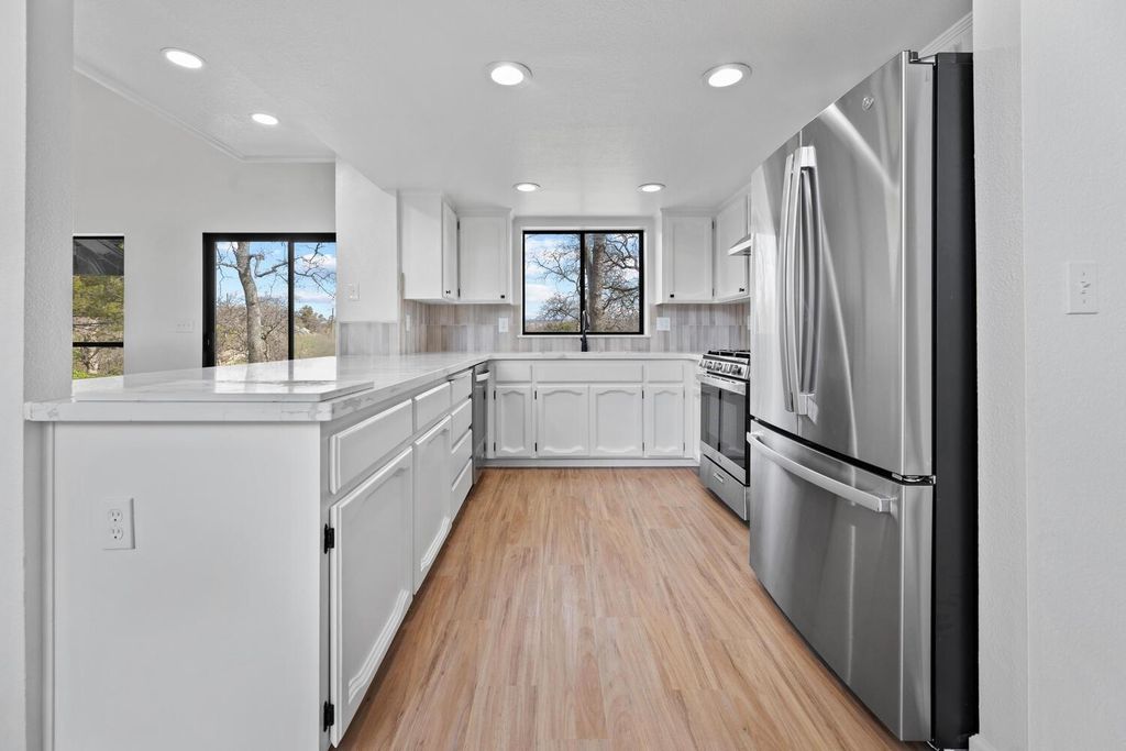 Image 10 of property listing at 41763 Horseshoe Way, Coarsegold, CA 93614