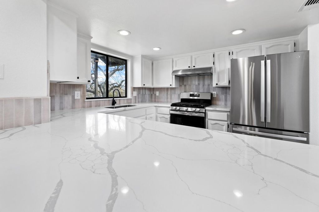 Image 13 of property listing at 41763 Horseshoe Way, Coarsegold, CA 93614