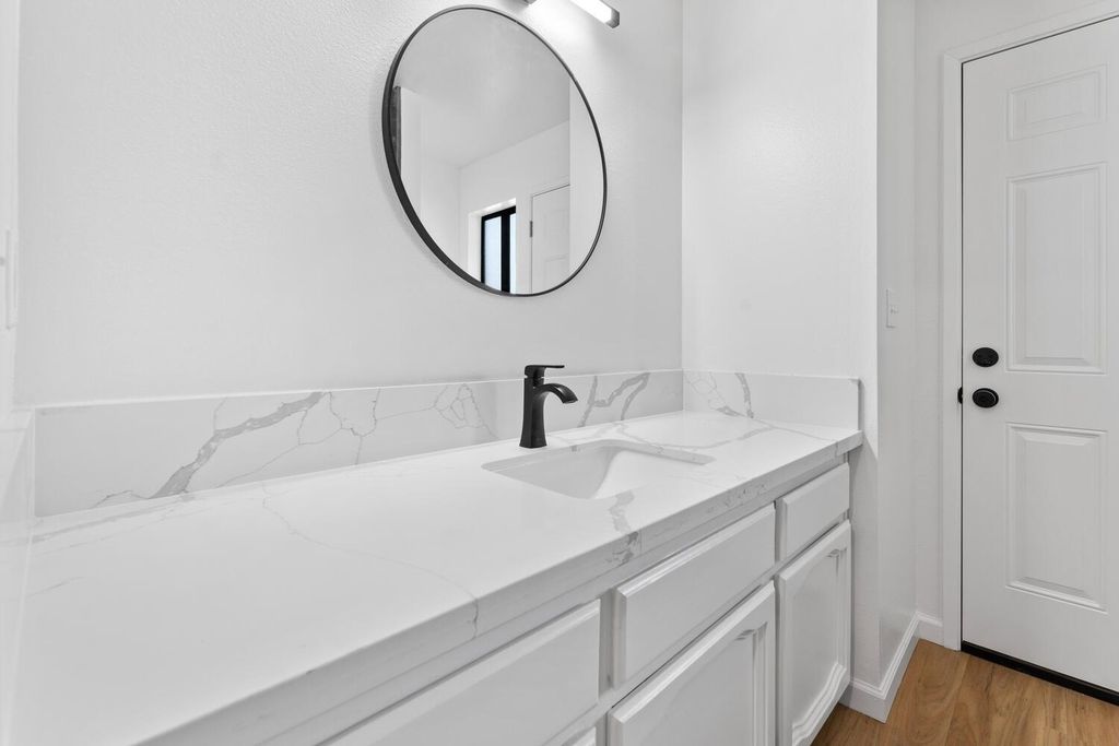 Image 17 of property listing at 41763 Horseshoe Way, Coarsegold, CA 93614