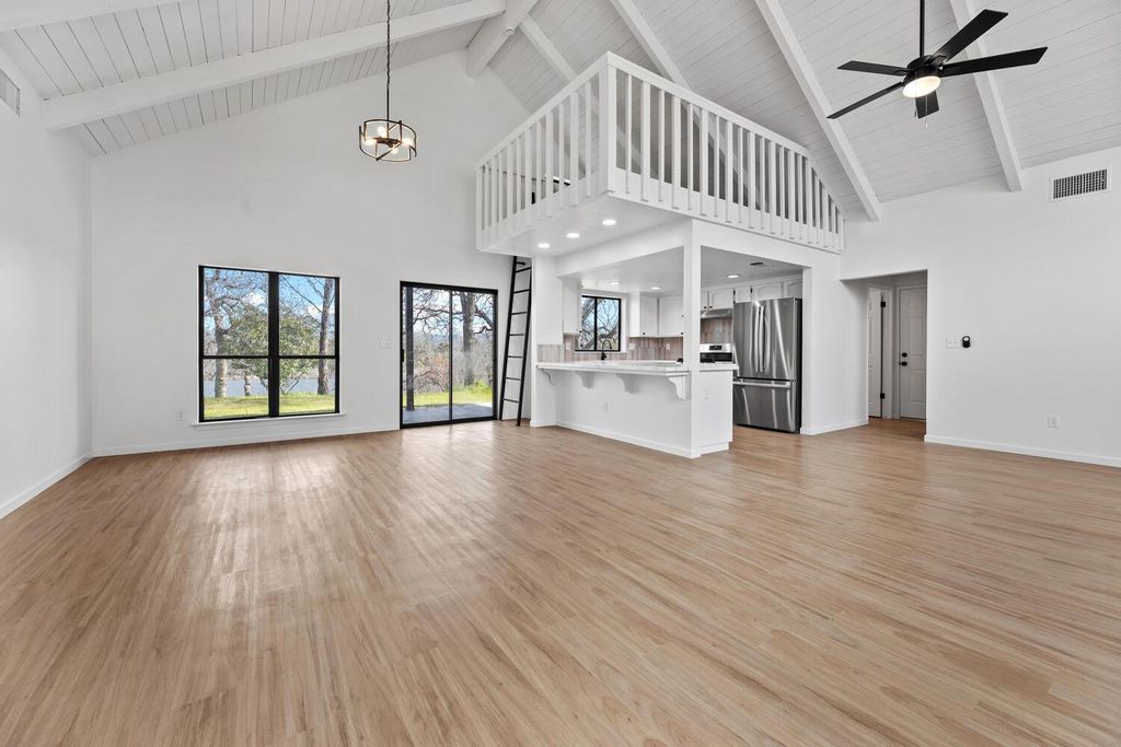 Image 3 of property listing at 41763 Horseshoe Way, Coarsegold, CA 93614