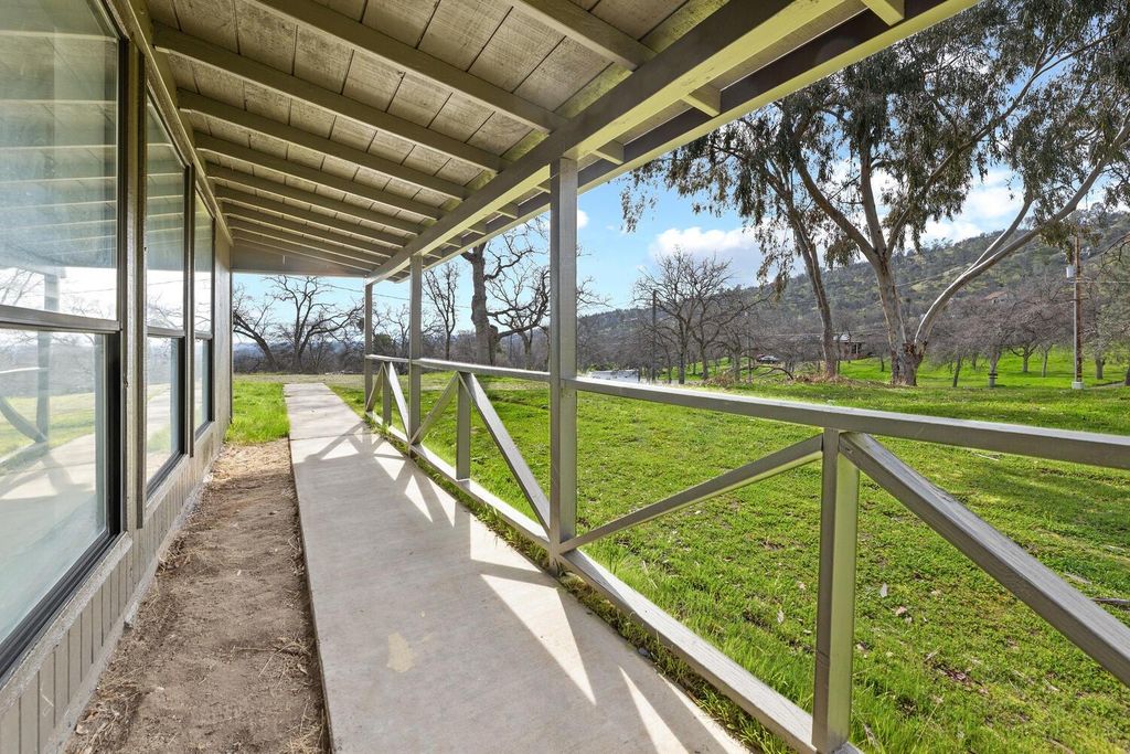 Image 30 of property listing at 41763 Horseshoe Way, Coarsegold, CA 93614