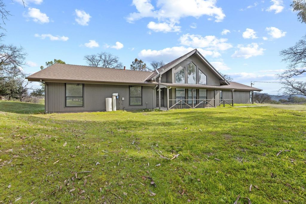 Image 31 of property listing at 41763 Horseshoe Way, Coarsegold, CA 93614