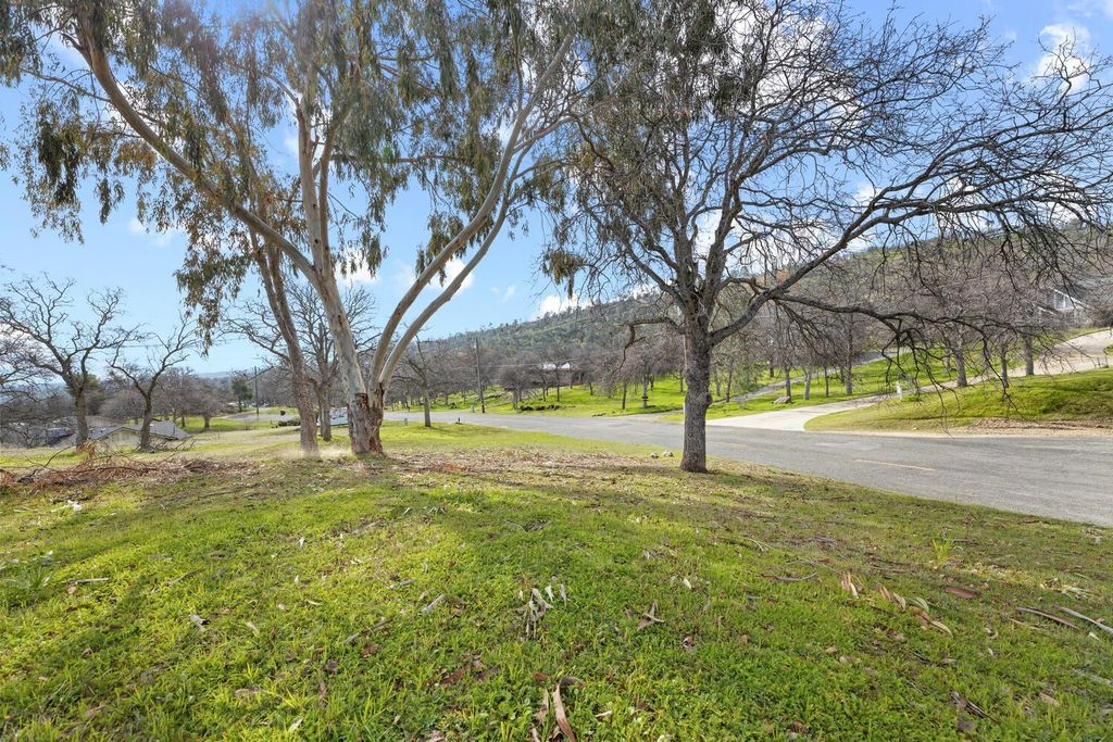 Image 32 of property listing at 41763 Horseshoe Way, Coarsegold, CA 93614