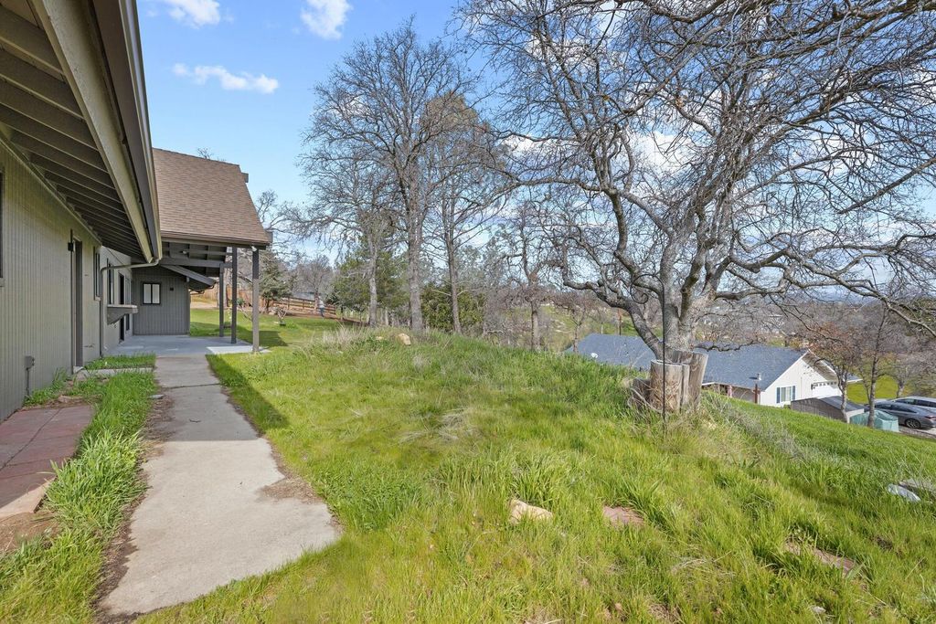 Image 36 of property listing at 41763 Horseshoe Way, Coarsegold, CA 93614