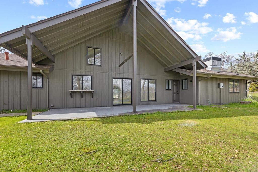 Image 37 of property listing at 41763 Horseshoe Way, Coarsegold, CA 93614