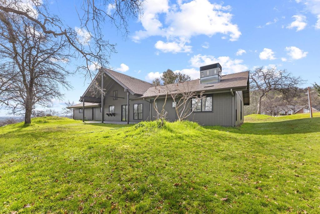 Image 38 of property listing at 41763 Horseshoe Way, Coarsegold, CA 93614