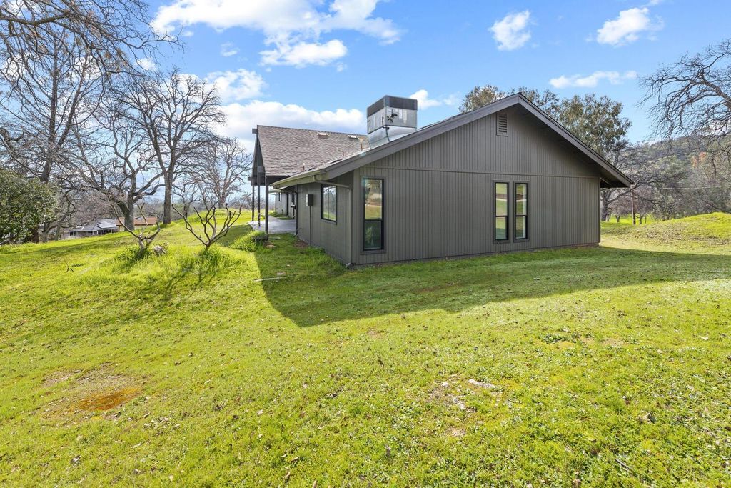 Image 39 of property listing at 41763 Horseshoe Way, Coarsegold, CA 93614