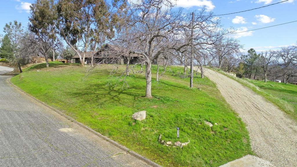 Image 45 of property listing at 41763 Horseshoe Way, Coarsegold, CA 93614