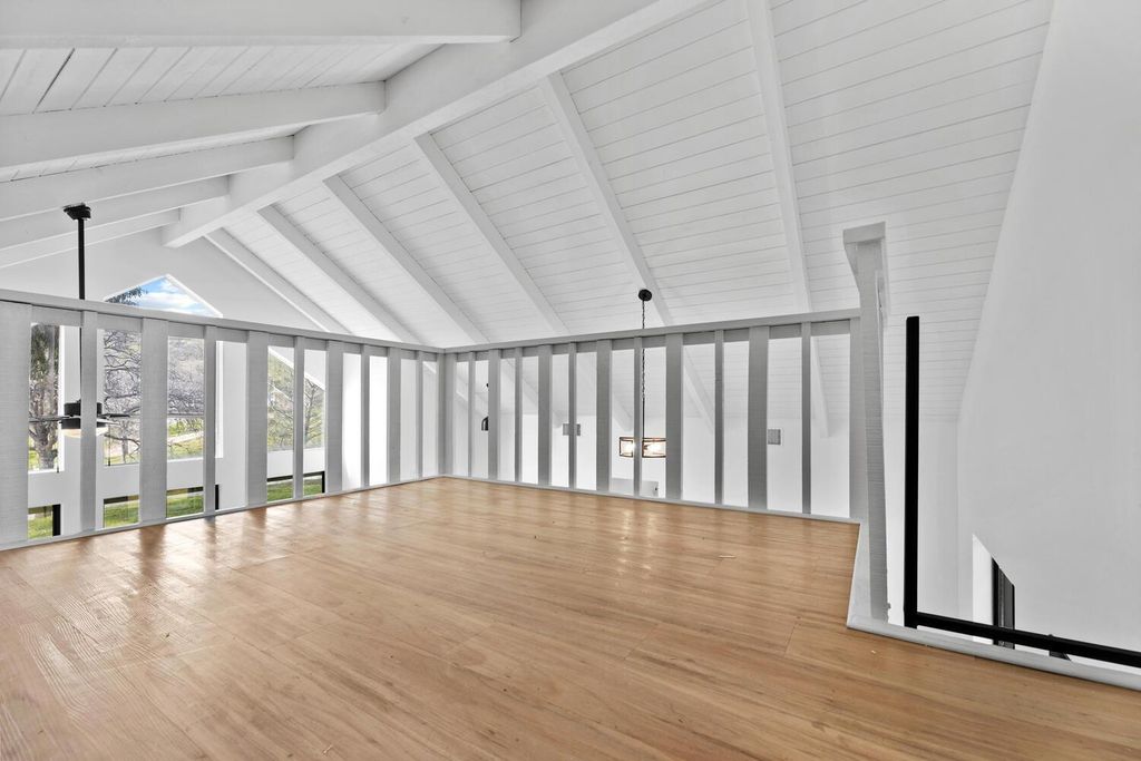 Image 6 of property listing at 41763 Horseshoe Way, Coarsegold, CA 93614