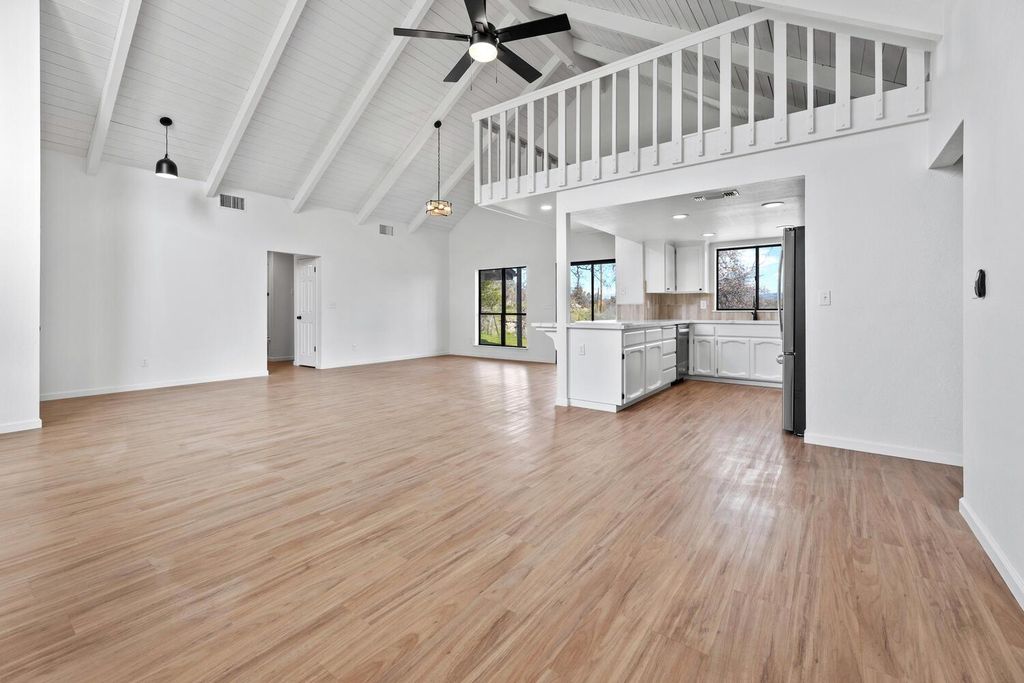 Image 9 of property listing at 41763 Horseshoe Way, Coarsegold, CA 93614