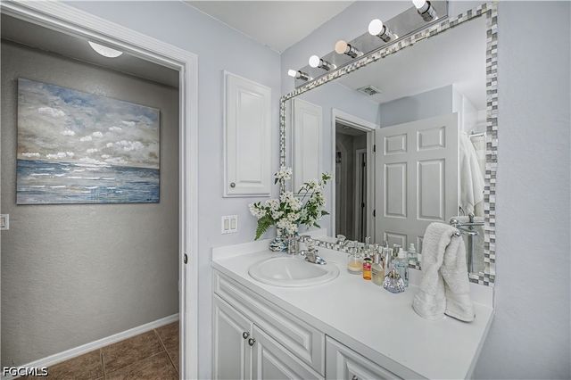 905 NE 17th ST, Cape Coral, FL 33909