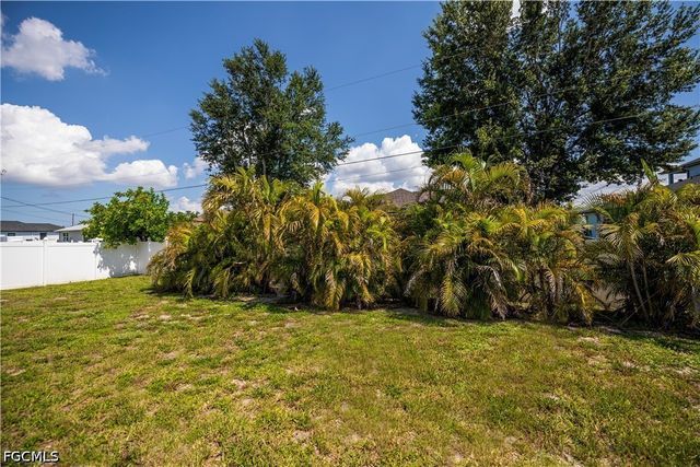 905 NE 17th ST, Cape Coral, FL 33909