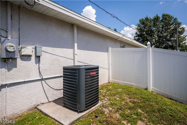 905 NE 17th ST, Cape Coral, FL 33909