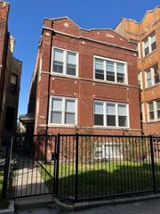 3306 W Cullom Avenue 1, Chicago, IL 60618